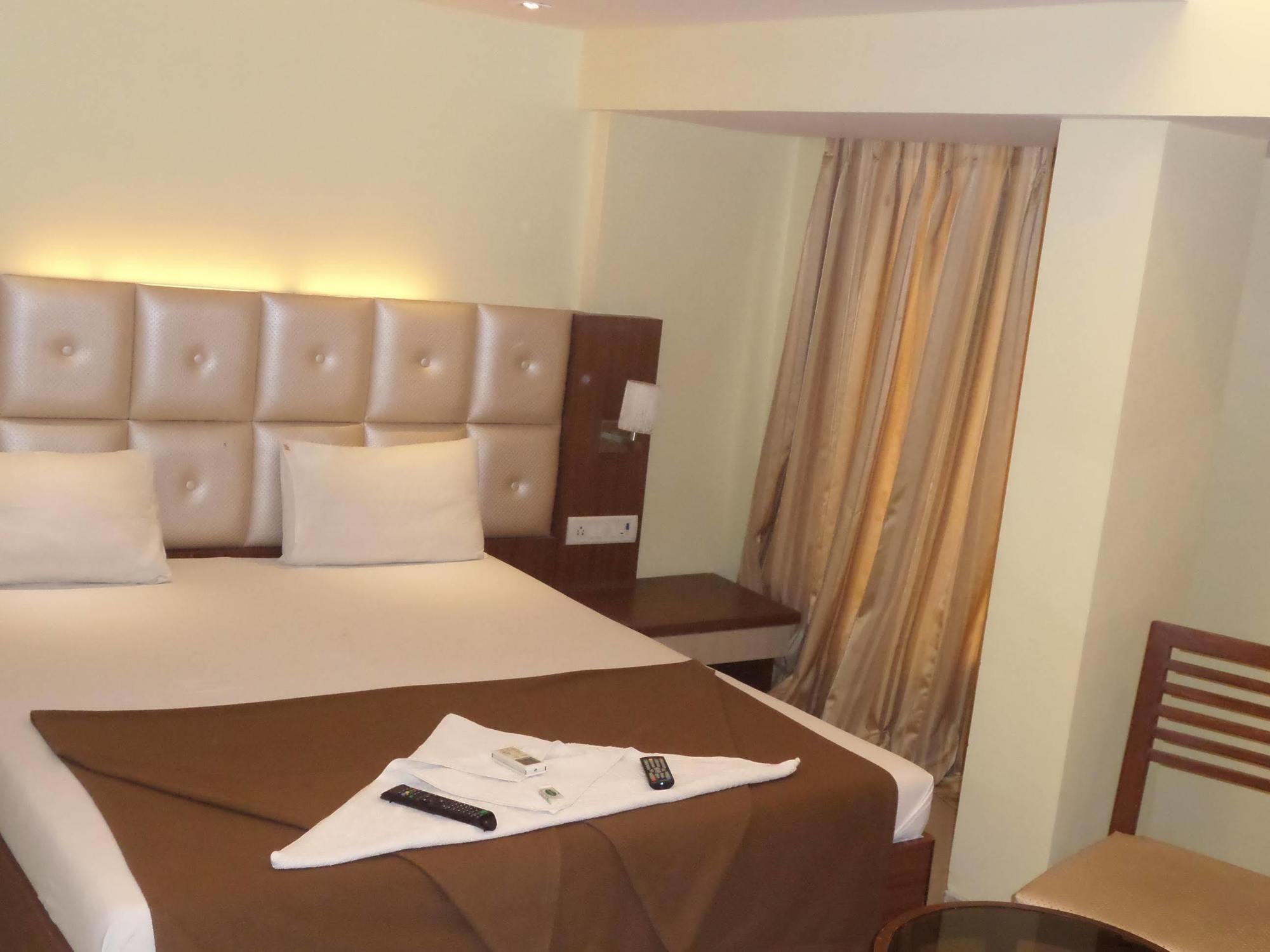 โอโย 2026 โฮเต็ล ไอศวรรย์ เรซิเดนซี Hotel นาวีมุมไบ ภายนอก รูปภาพ
