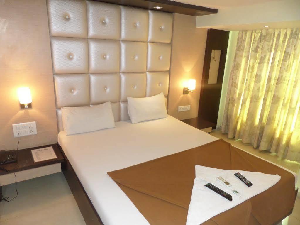 โอโย 2026 โฮเต็ล ไอศวรรย์ เรซิเดนซี Hotel นาวีมุมไบ ภายนอก รูปภาพ